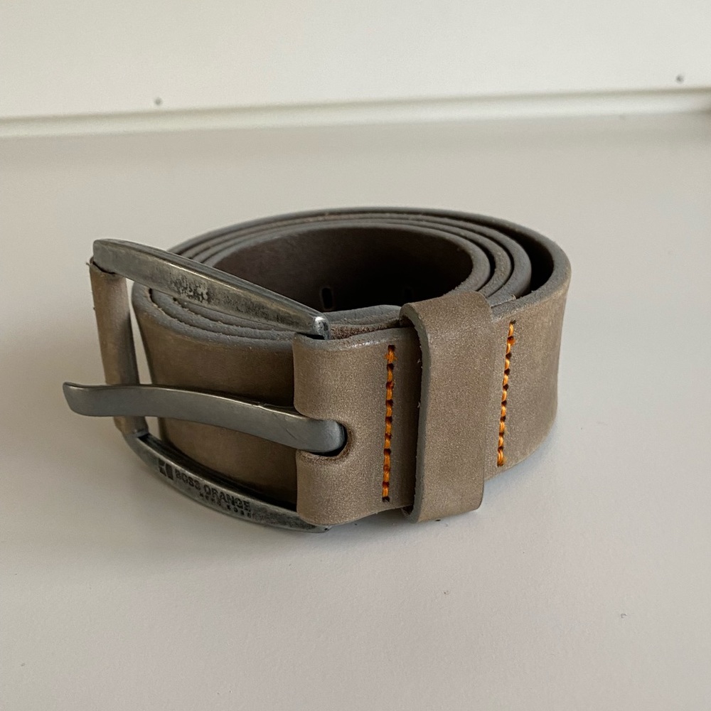 Variety of Men’s 100% Genuine Leather Belts (Excellent Condition)